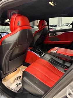 بي ام دبليو 8 الفئة